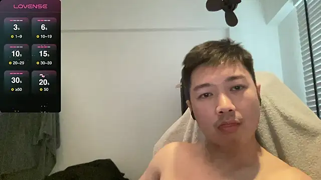 Snapshot of christopherlonger chatting on December 27, 4:47 am christopherlonger online show from December 27, 4:47 am