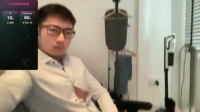 Snapshot of christopherlonger chatting on January 4, 2:56 am christopherlonger online show from January 4, 2:56 am