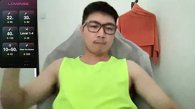 Snapshot of christopherlonger chatting on March 14, 5:05 am christopherlonger online show from March 14, 5:05 am