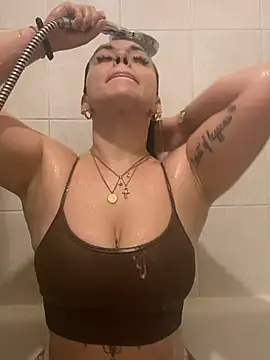 Luccreccia  online show from February 5, 9:25 am