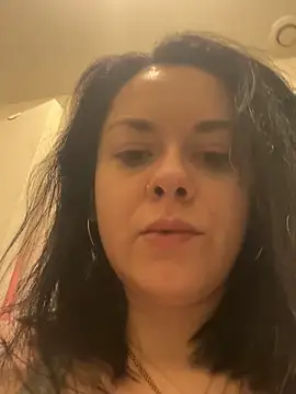 Snapshot of Luccreccia_ chatting on March 29, 9:09 am Luccreccia online show from March 29, 9:09 am