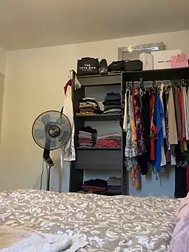 Snapshot of Luccreccia_ chatting on May 27, 8:44 am Luccreccia online show from May 27, 8:44 am