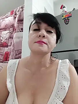 Snapshot of taalia chatting on February 8, 3:21 am taalia online show from February 8, 3:21 am