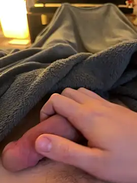 Snapshot of HannesDicks chatting on December 14, 9:40 am HannesDicks online show from December 14, 9:40 am