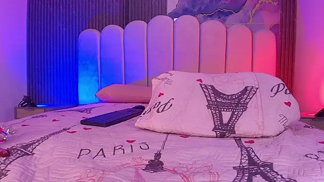 hot dione online show from April 18, 8:09 pm