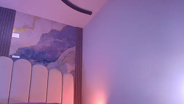 hot dione online show from April 20, 7:15 pm