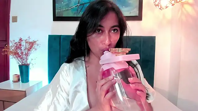 LisaHadwin online show from February 20, 9:20 pm