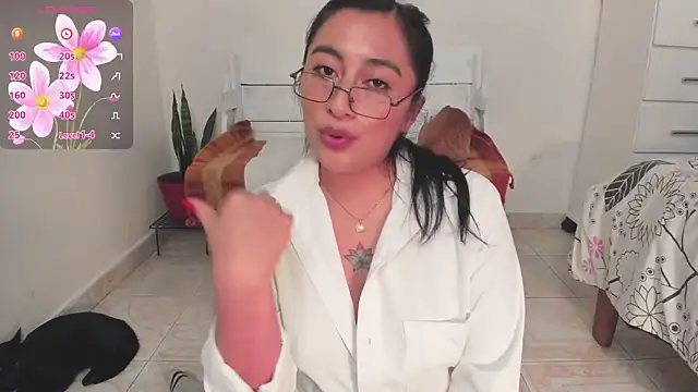 LisaHadwin online show from October 13, 8:42 pm