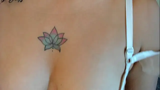 LisaHadwin online show from March 28, 7:24 pm