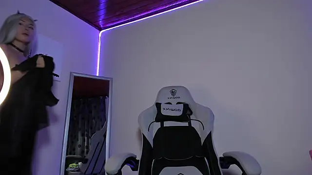 Snapshot of satanbabee chatting on January 2, 12:02 am satanbabee online show from January 2, 12:02 am