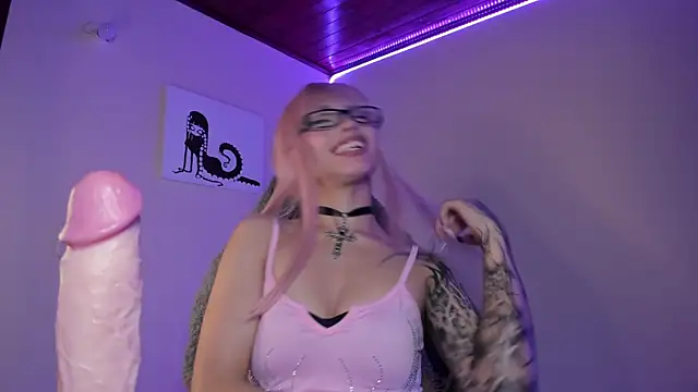 Snapshot of satanbabee chatting on January 23, 3:48 am satanbabee online show from January 23, 3:48 am