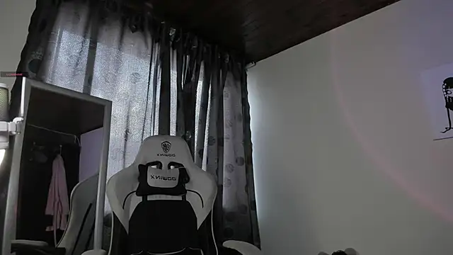 Snapshot of satanbabee chatting on February 15, 10:42 pm satanbabee online show from February 15, 10:42 pm