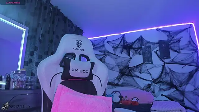 Snapshot of satanbabee chatting on October 4, 11:36 pm satanbabee online show from October 4, 11:36 pm