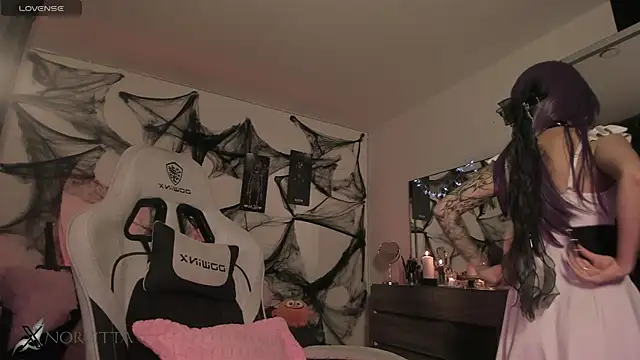 Snapshot of satanbabee chatting on October 12, 10:53 pm satanbabee online show from October 12, 10:53 pm