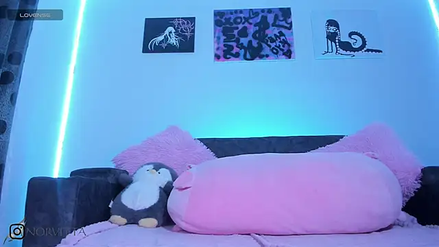 Snapshot of satanbabee chatting on November 17, 2:39 am satanbabee online show from November 17, 2:39 am