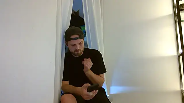 Snapshot of VitaminmanFL chatting on March 10, 1:12 am VitaminmanFL online show from March 10, 1:12 am