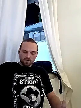 Snapshot of VitaminmanFL chatting on October 6, 12:19 am VitaminmanFL online show from October 6, 12:19 am