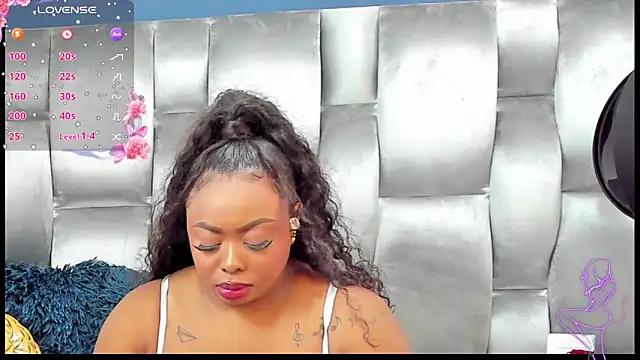 Snapshot of CamilaBenitez chatting on March 14, 10:59 pm CamilaBenitez online show from March 14, 10:59 pm