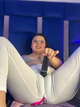 Snapshot of alice_love052 chatting on March 4, 5:02 am alice love052 online show from March 4, 5:02 am