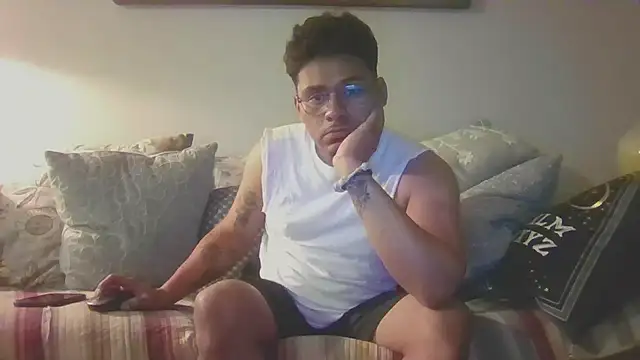 Snapshot of ThixxkkLatin chatting on October 13, 5:18 am ThixxkkLatin online show from October 13, 5:18 am