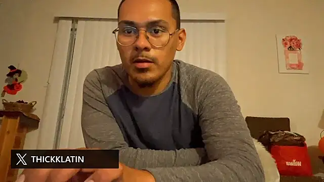 Snapshot of ThixxkkLatin chatting on October 27, 1:53 am ThixxkkLatin online show from October 27, 1:53 am