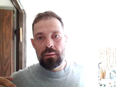 Snapshot of zefside42 chatting on November 5, 11:32 am zefside42 online show from November 5, 11:32 am