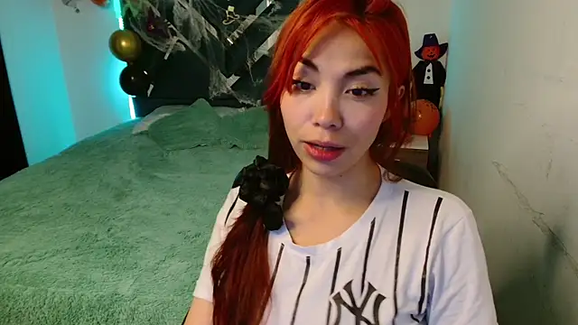 Snapshot of Aylinn_diaz chatting on October 30, 1:45 pm Aylinn diaz online show from October 30, 1:45 pm