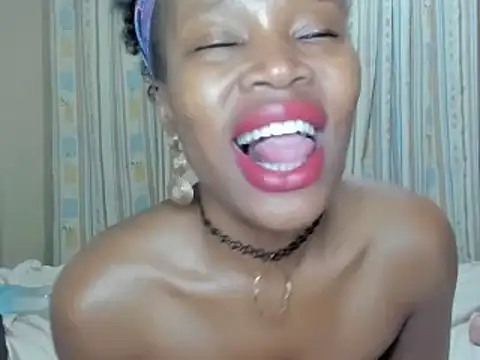 Snapshot of AfricanSquirtingQueen chatting on September 18, 2:35 am AfricanSquirtingQueen online show from September 18, 2:35 am