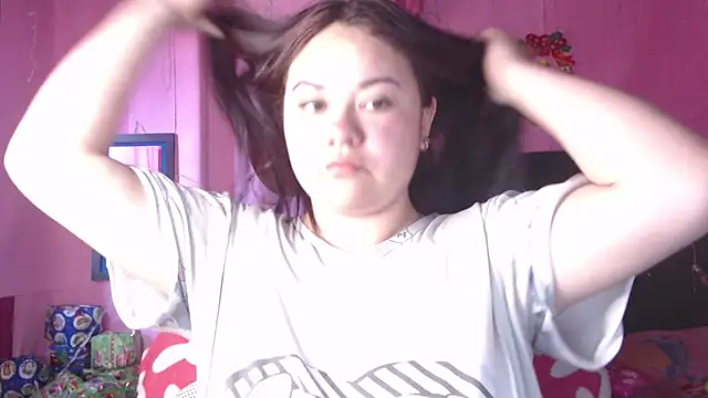 NikkiRous  online show from December 18, 1:39 pm