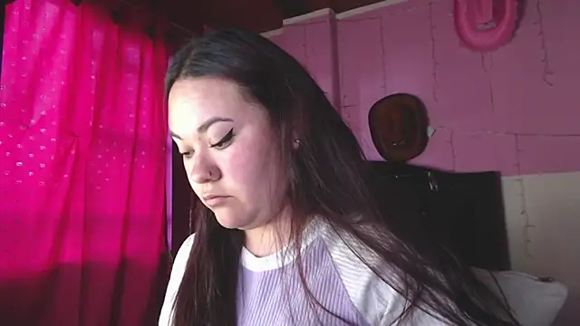 NikkiRous  online show from February 24, 8:40 pm