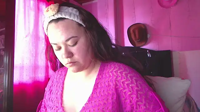 NikkiRous  online show from February 27, 7:25 pm