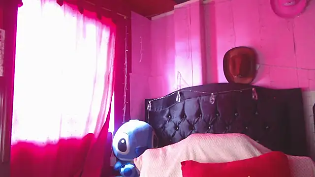 Snapshot of NikkiRous_ chatting on June 3, 2:33 pm NikkiRous online show from June 3, 2:33 pm