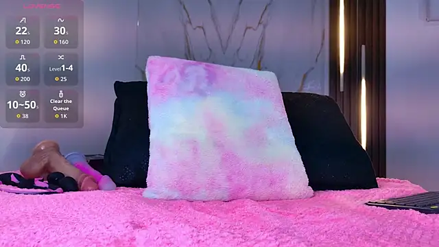 mia 099 online show from March 31, 8:09 pm