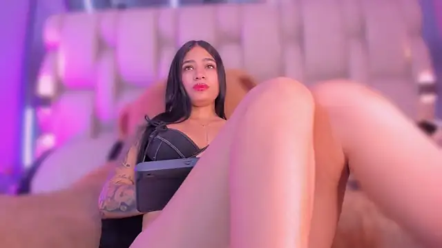  LauraTaylor  online show from November 27, 7:49 pm