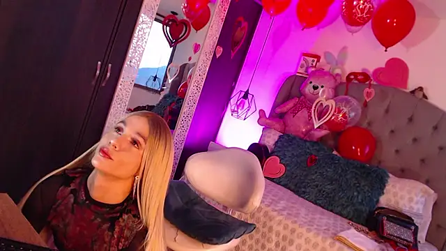 Snapshot of miaromanove_ss chatting on February 16, 11:28 am miaromanove ss online show from February 16, 11:28 am