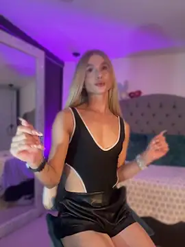 Snapshot of miaromanove_ss chatting on May 20, 3:24 am miaromanove ss online show from May 20, 3:24 am
