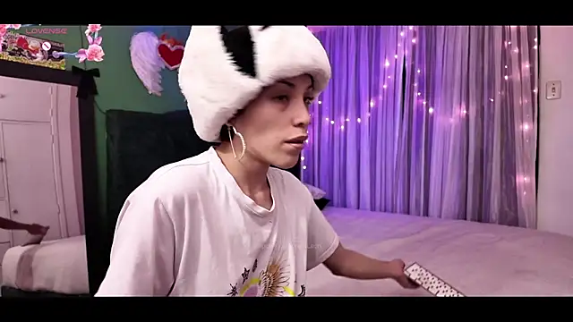 Snapshot of KokoAndRin chatting on November 4, 7:18 am KokoAndRin online show from November 4, 7:18 am