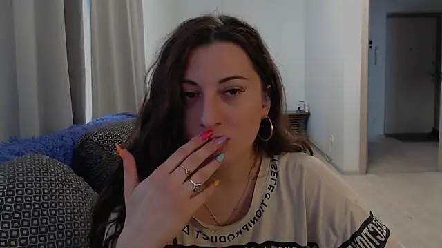 Snapshot of Helen_Adams_ chatting on July 7, 6:47 am Helen Adams online show from July 7, 6:47 am