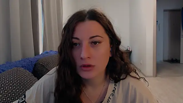Snapshot of Helen_Adams_ chatting on July 8, 6:18 am Helen Adams online show from July 8, 6:18 am