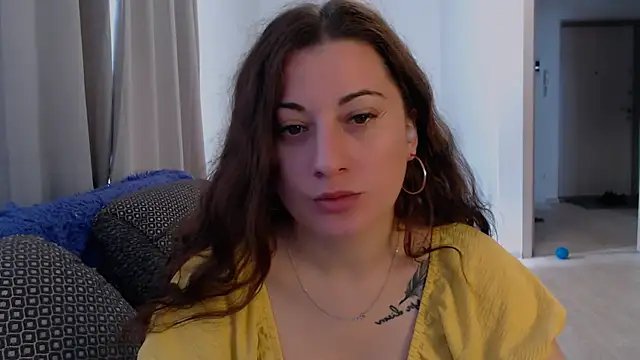 Snapshot of Helen_Adams_ chatting on July 9, 5:44 am Helen Adams online show from July 9, 5:44 am