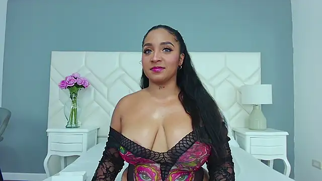 KateVenegas online show from December 19, 8:44 pm