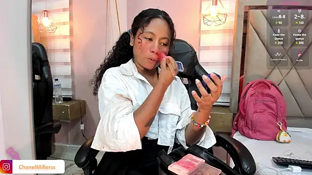Snapshot of ChanelMillers_ chatting on February 5, 6:37 pm ChanelMillers online show from February 5, 6:37 pm