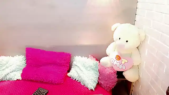 Daniela Pink  online show from October 31, 7:37 pm