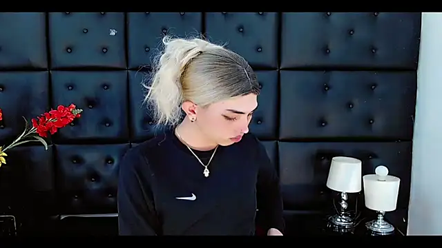 Daniela Pink  online show from February 17, 7:09 pm