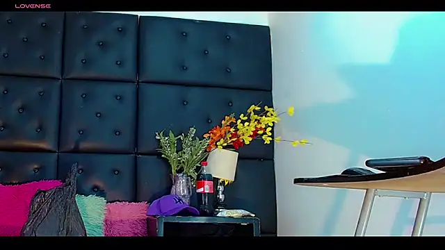 Daniela Pink  online show from June 14, 8:00 pm
