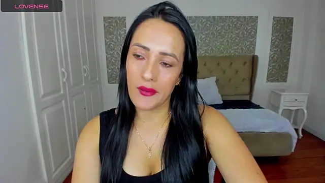 KimWessel  online show from March 31, 8:42 pm