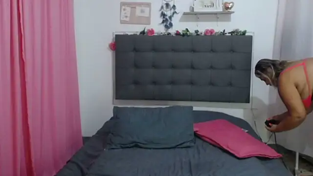 LenaDIaz online show from October 11, 11:58 pm