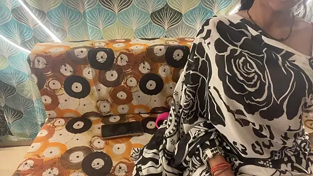 shuhana  online show from November 28, 4:59 am