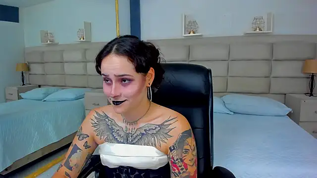 Snapshot of AnnyThompson_ chatting on October 31, 10:11 pm AnnyThompson online show from October 31, 10:11 pm