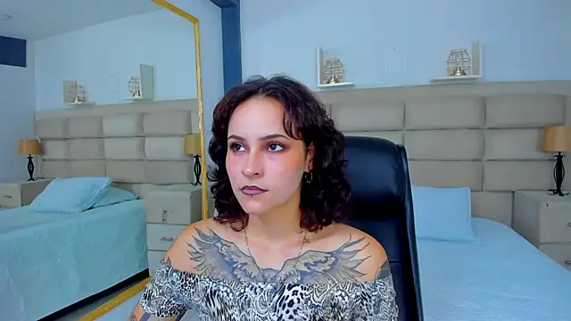 Snapshot of AnnyThompson_ chatting on November 4, 8:30 pm AnnyThompson online show from November 4, 8:30 pm